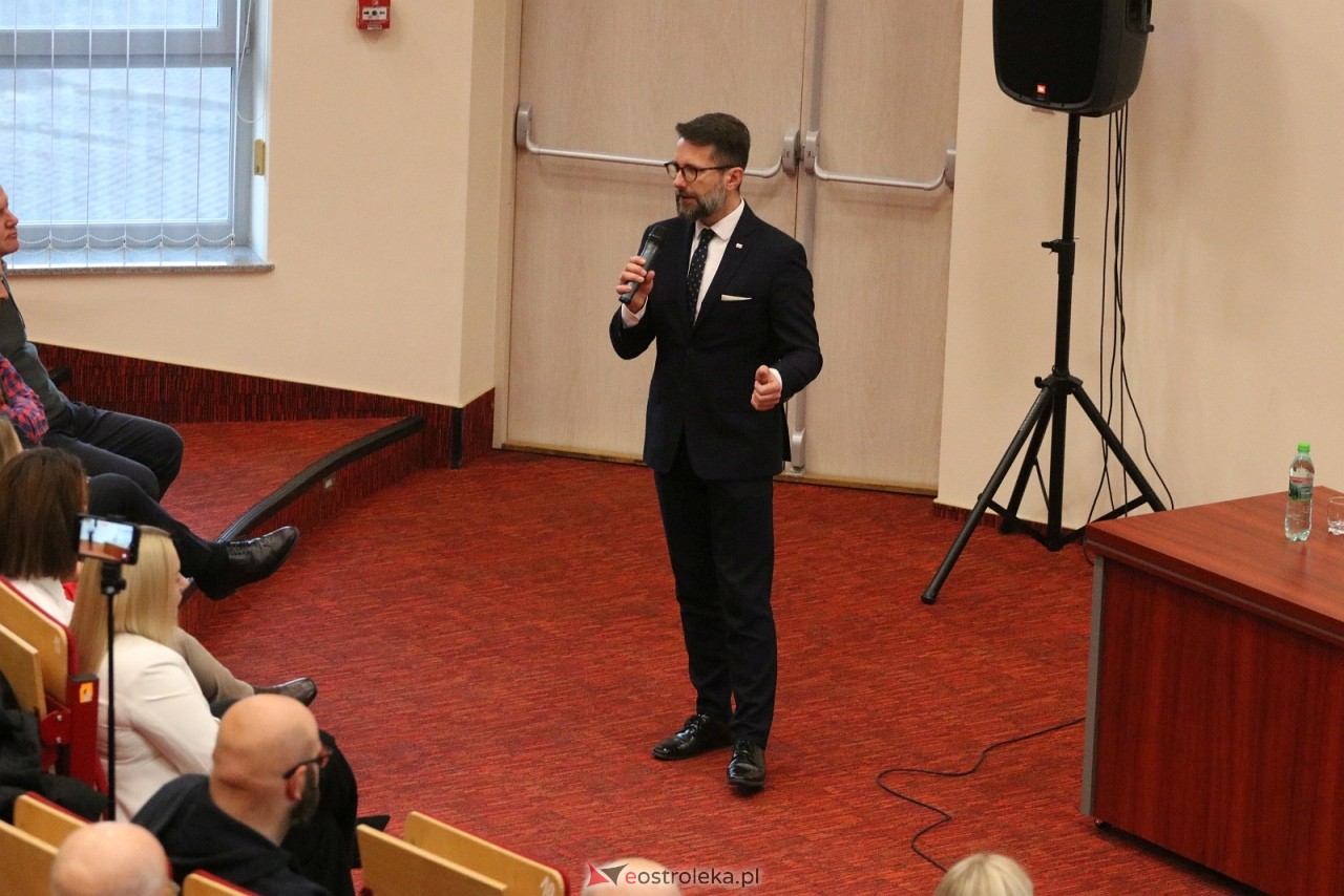 Spotkanie z posłem Radosławem Foglem [22.11.2025] - zdjęcie #30 - eOstroleka.pl