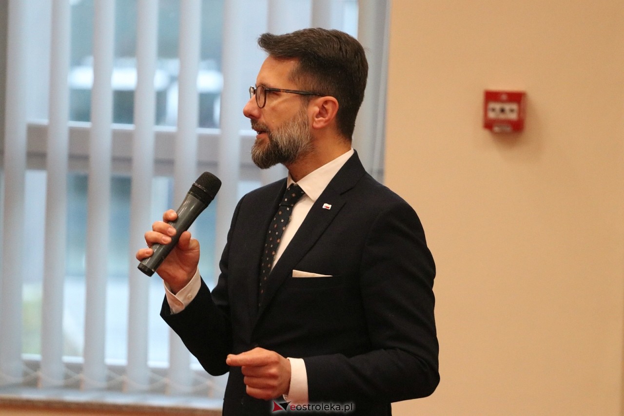 Spotkanie z posłem Radosławem Foglem [22.11.2025] - zdjęcie #24 - eOstroleka.pl