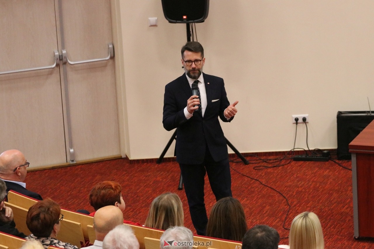 Spotkanie z posłem Radosławem Foglem [22.11.2025] - zdjęcie #19 - eOstroleka.pl
