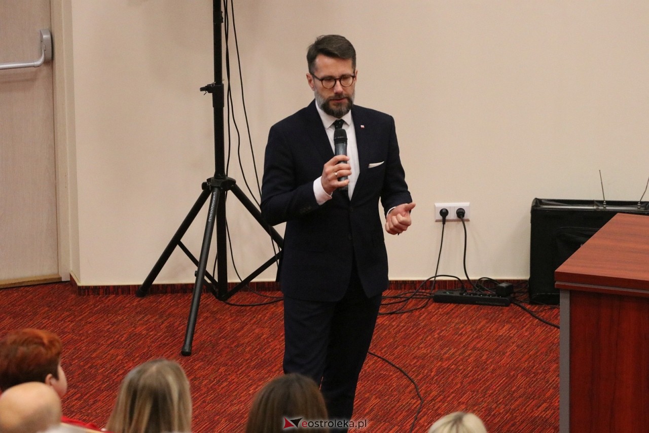 Spotkanie z posłem Radosławem Foglem [22.11.2025] - zdjęcie #18 - eOstroleka.pl