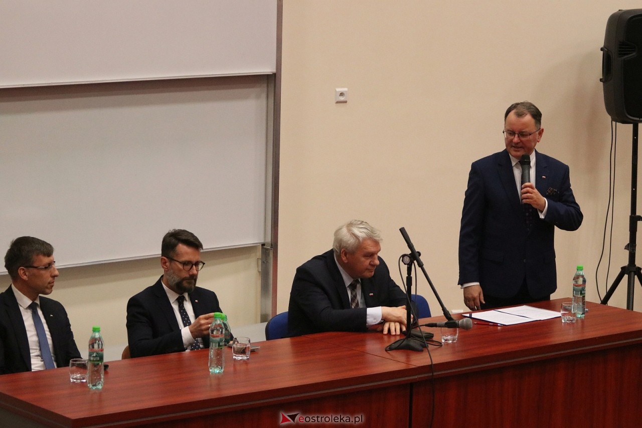 Spotkanie z posłem Radosławem Foglem [22.11.2025] - zdjęcie #14 - eOstroleka.pl