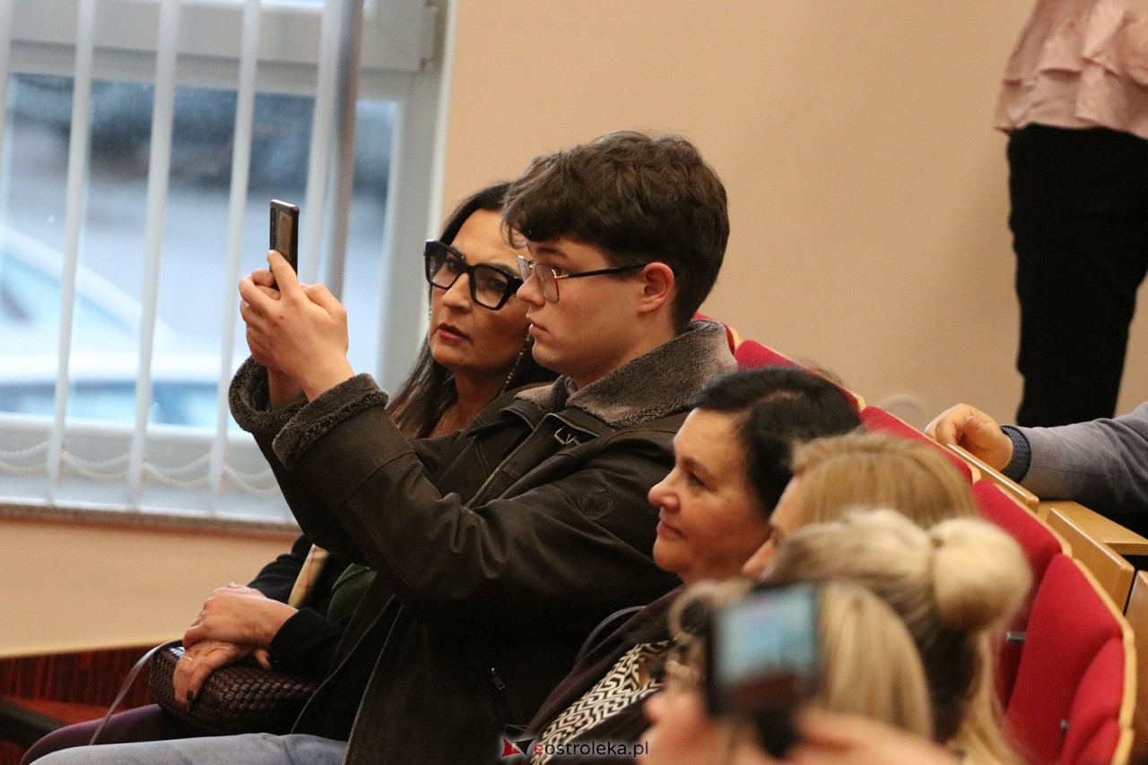 Spotkanie z posłem Radosławem Foglem [22.11.2025] - zdjęcie #13 - eOstroleka.pl