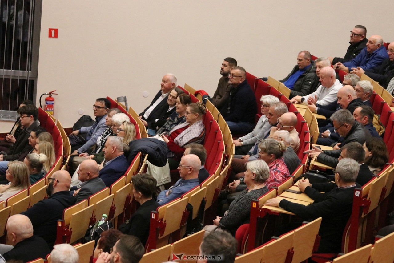 Spotkanie z posłem Radosławem Foglem [22.11.2025] - zdjęcie #2 - eOstroleka.pl