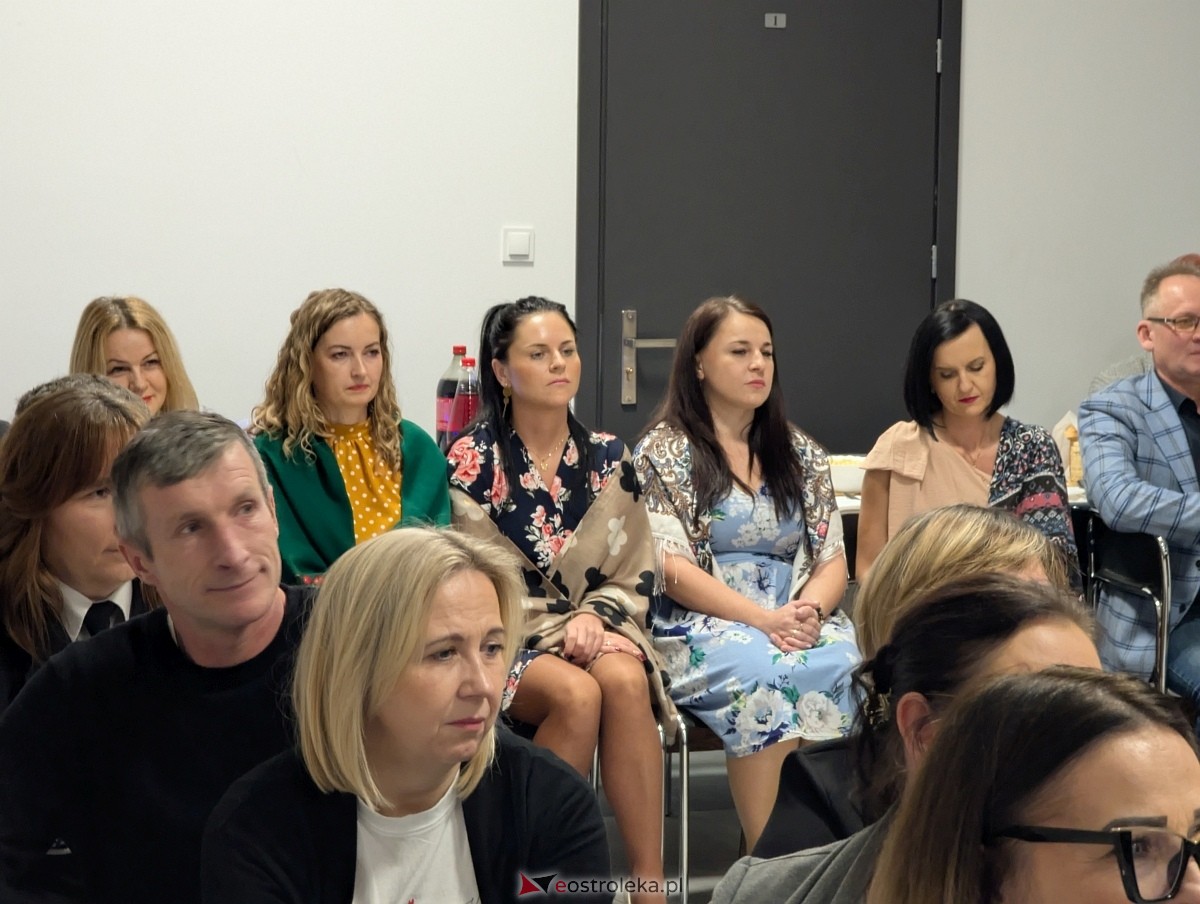 Śpiewem i żartem - przegląd talentów w Kamiance [22.11.2025] - zdjęcie #44 - eOstroleka.pl