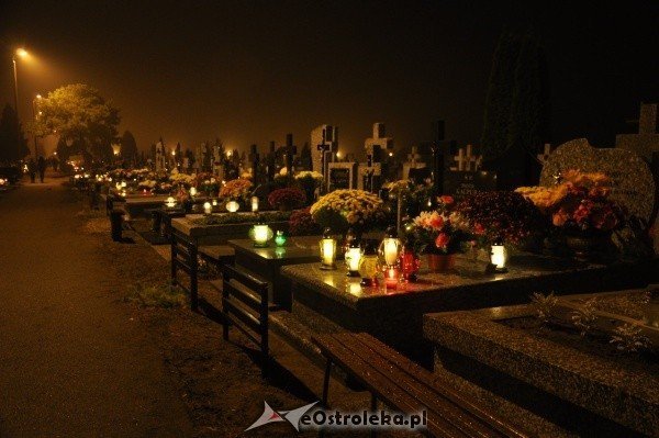 Ostrołęcki cmentarz nocą [31.X.2011] - zdjęcie #4 - eOstroleka.pl