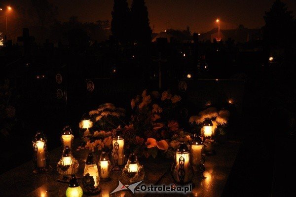 Ostrołęcki cmentarz nocą [31.X.2011] - zdjęcie #5 - eOstroleka.pl