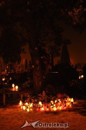 Ostrołęcki cmentarz nocą [31.X.2011] - zdjęcie #7 - eOstroleka.pl