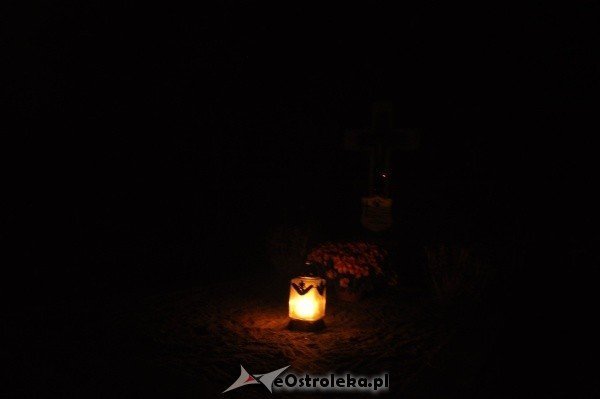 Ostrołęcki cmentarz nocą [31.X.2011] - zdjęcie #11 - eOstroleka.pl