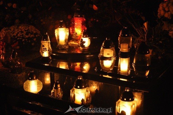Ostrołęcki cmentarz nocą [31.X.2011] - zdjęcie #16 - eOstroleka.pl