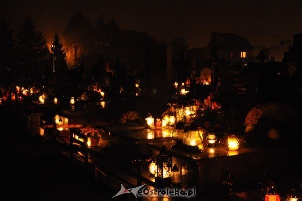 Ostrołęcki cmentarz nocą [31.X.2011] - zdjęcie #19 - eOstroleka.pl