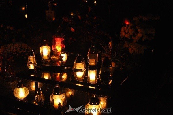 Ostrołęcki cmentarz nocą [31.X.2011] - zdjęcie #20 - eOstroleka.pl