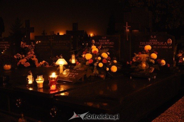 Ostrołęcki cmentarz nocą [31.X.2011] - zdjęcie #29 - eOstroleka.pl