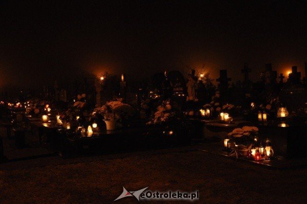 Ostrołęcki cmentarz nocą [31.X.2011] - zdjęcie #34 - eOstroleka.pl