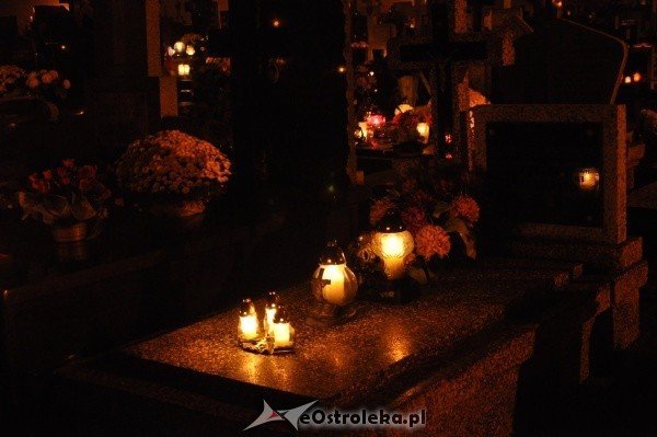 Ostrołęcki cmentarz nocą [31.X.2011] - zdjęcie #41 - eOstroleka.pl