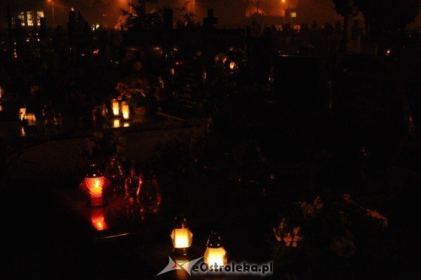 Ostrołęcki cmentarz nocą [31.X.2011] - zdjęcie #45 - eOstroleka.pl