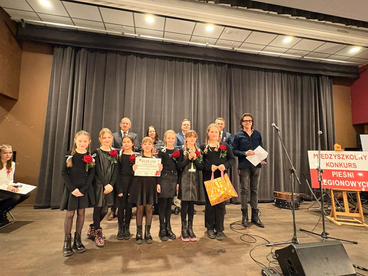 V Międzyszkolny Konkurs Pieśni Legionowych [20.11.2025] - zdjęcie #69 - eOstroleka.pl
