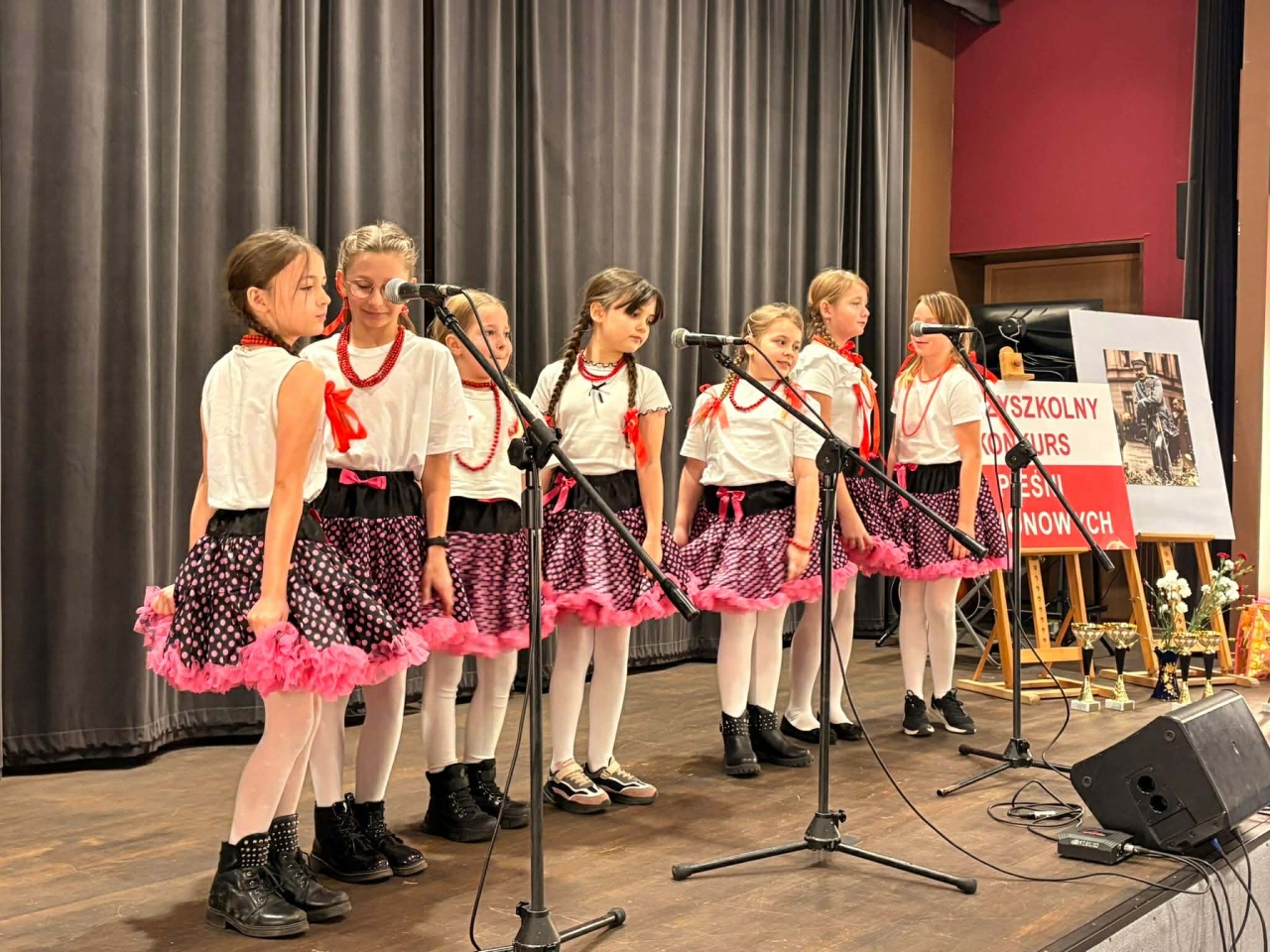 V Międzyszkolny Konkurs Pieśni Legionowych [20.11.2025] - zdjęcie #52 - eOstroleka.pl