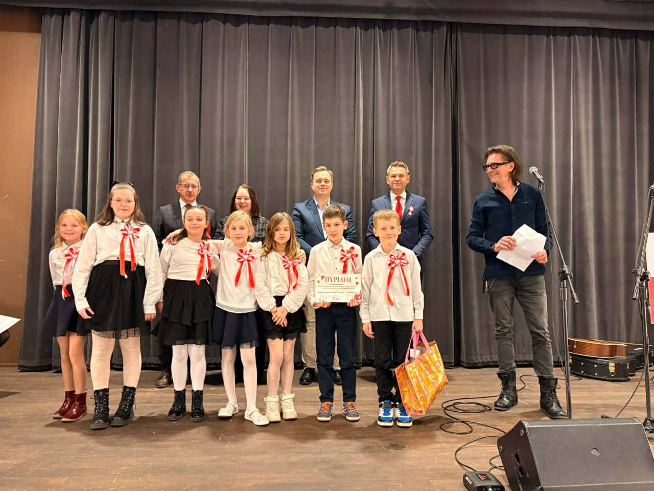 V Międzyszkolny Konkurs Pieśni Legionowych [20.11.2025] - zdjęcie #49 - eOstroleka.pl