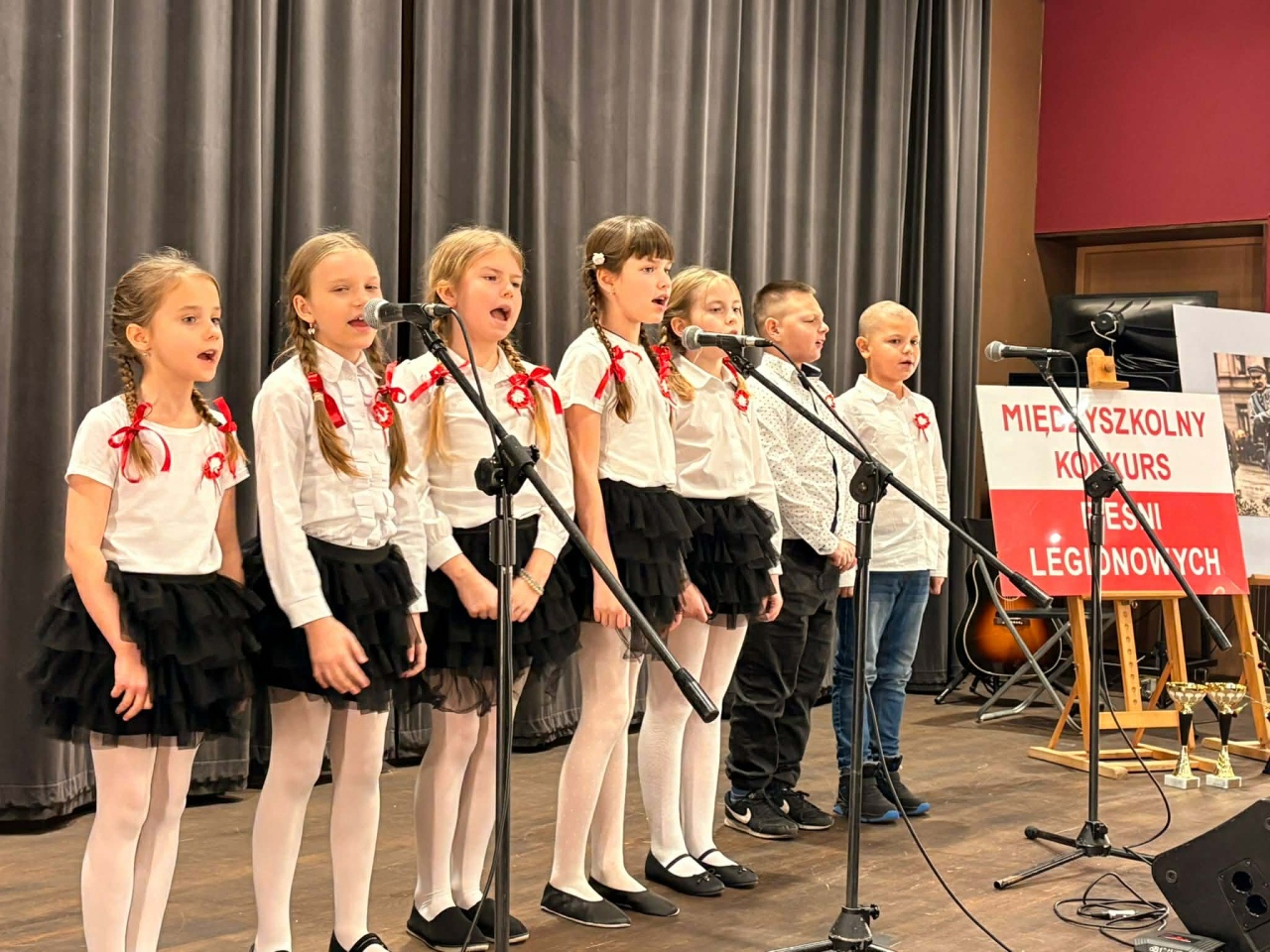 V Międzyszkolny Konkurs Pieśni Legionowych [20.11.2025] - zdjęcie #44 - eOstroleka.pl