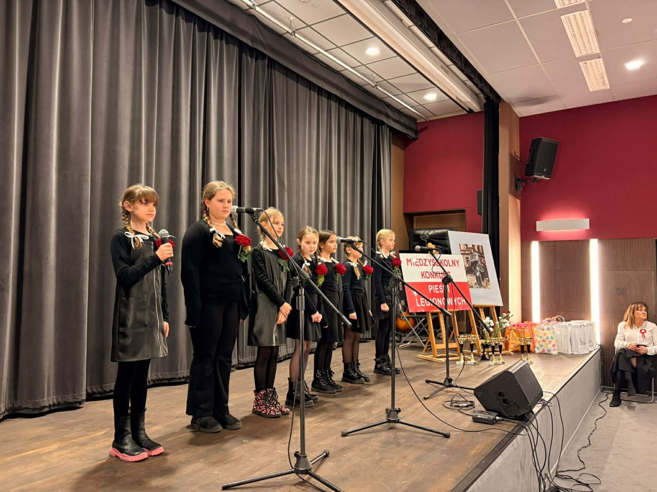 V Międzyszkolny Konkurs Pieśni Legionowych [20.11.2025] - zdjęcie #42 - eOstroleka.pl