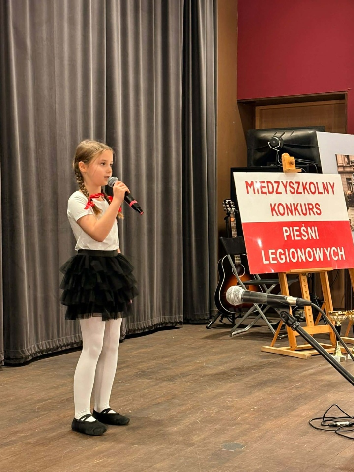 V Międzyszkolny Konkurs Pieśni Legionowych [20.11.2025] - zdjęcie #21 - eOstroleka.pl