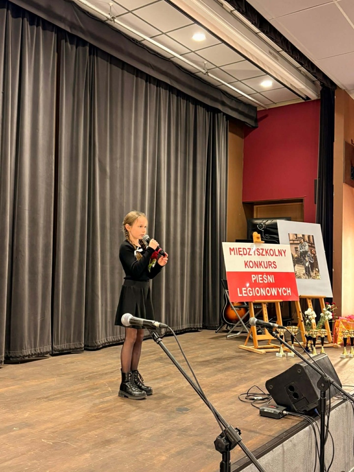 V Międzyszkolny Konkurs Pieśni Legionowych [20.11.2025] - zdjęcie #20 - eOstroleka.pl
