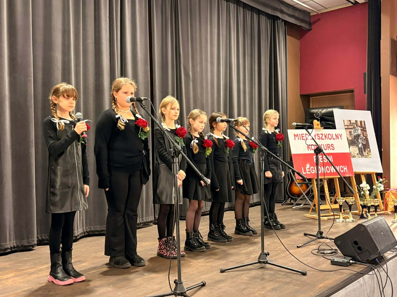 V Międzyszkolny Konkurs Pieśni Legionowych [20.11.2025] - zdjęcie #19 - eOstroleka.pl