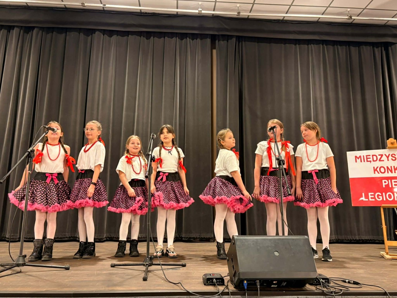 V Międzyszkolny Konkurs Pieśni Legionowych [20.11.2025] - zdjęcie #16 - eOstroleka.pl