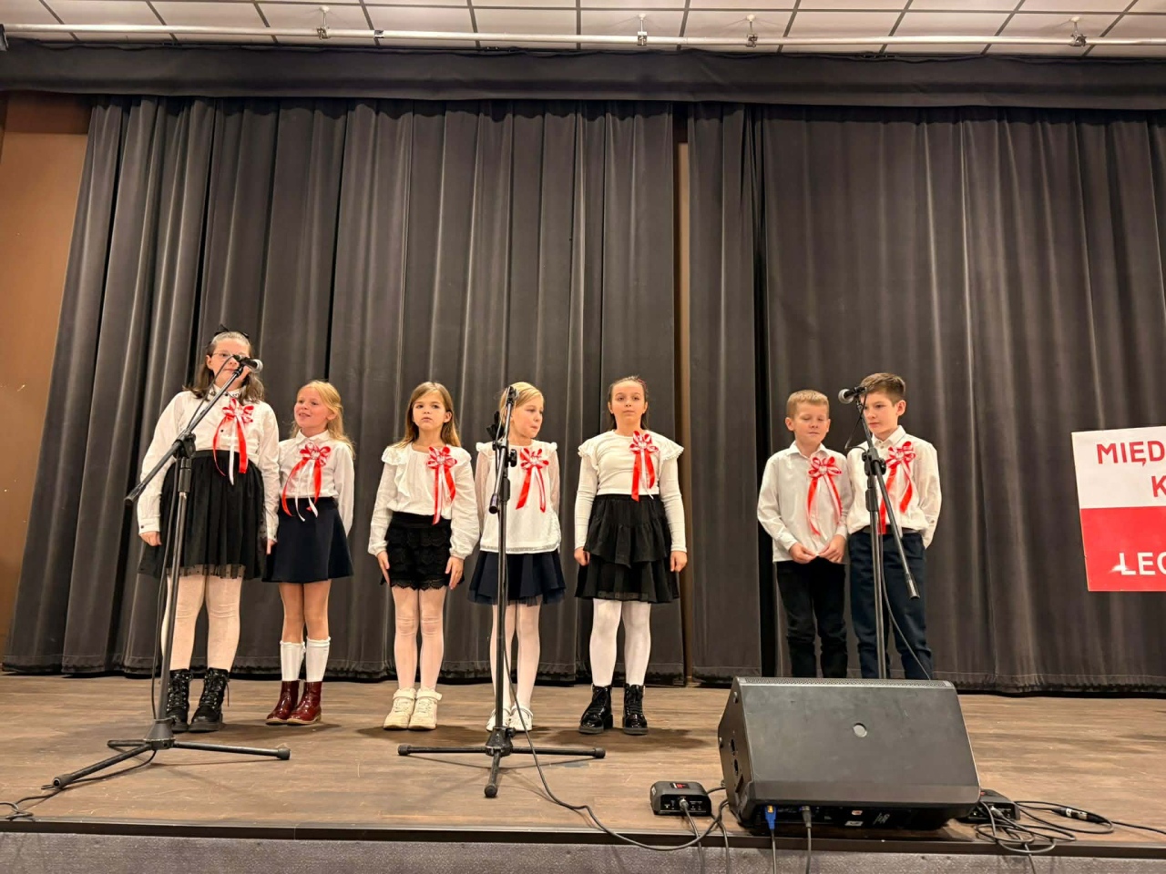 V Międzyszkolny Konkurs Pieśni Legionowych [20.11.2025] - zdjęcie #9 - eOstroleka.pl