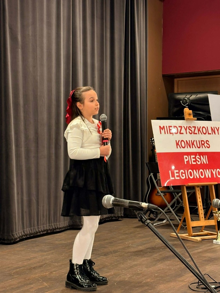V Międzyszkolny Konkurs Pieśni Legionowych [20.11.2025] - zdjęcie #5 - eOstroleka.pl
