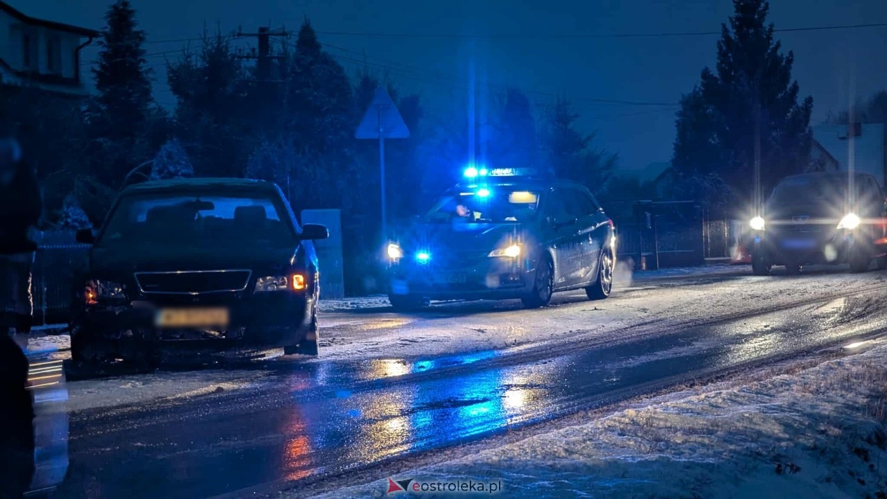 Trudne warunki na drogach - kolizja w Rzekuniu [23.11.2025] - zdjęcie #9 - eOstroleka.pl