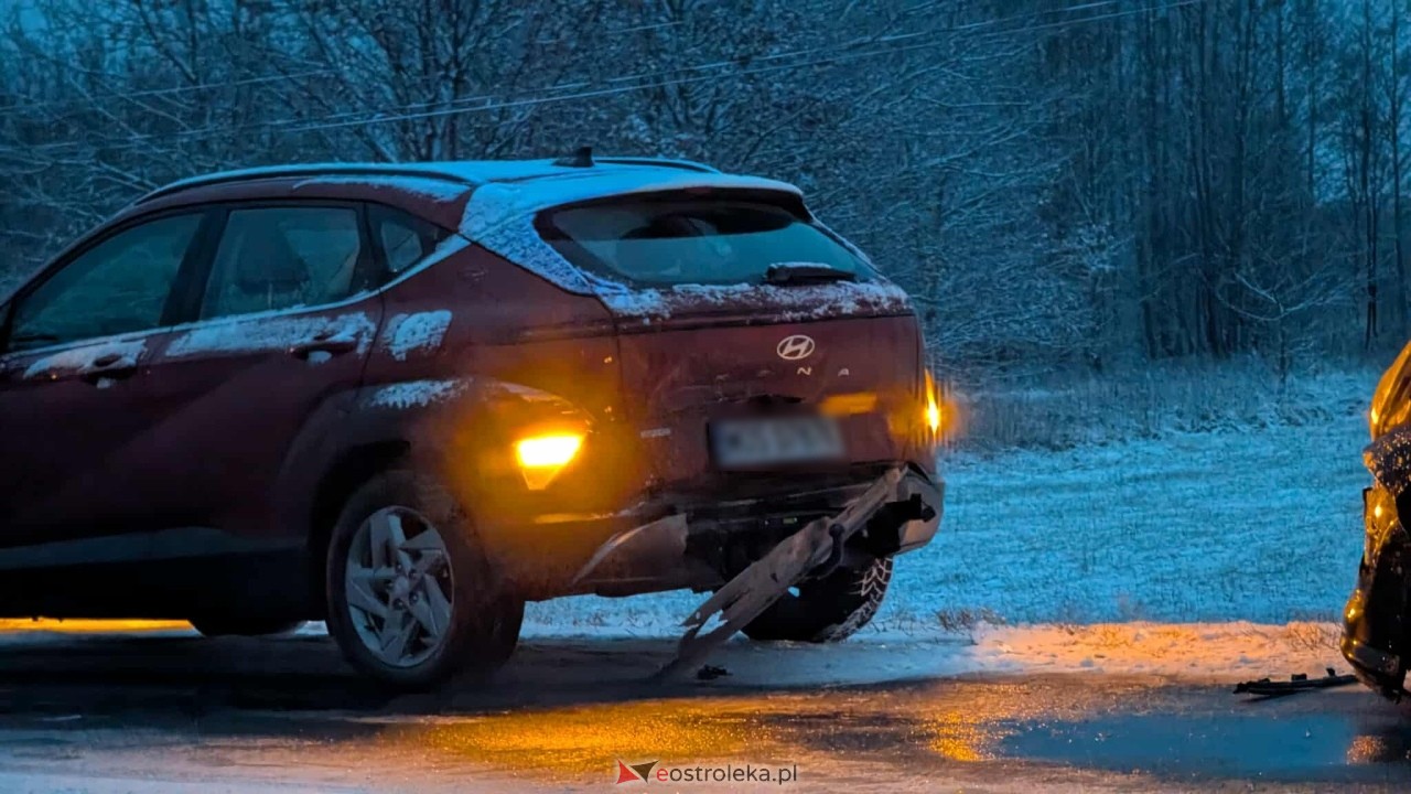 Trudne warunki na drogach - kolizja w Rzekuniu [23.11.2025] - zdjęcie #3 - eOstroleka.pl