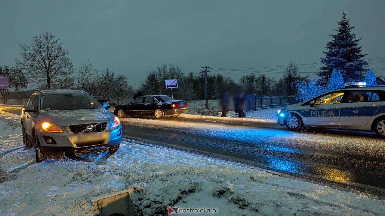 Trudne warunki na drogach - kolizja w Rzekuniu [23.11.2025] - zdjęcie #1 - eOstroleka.pl