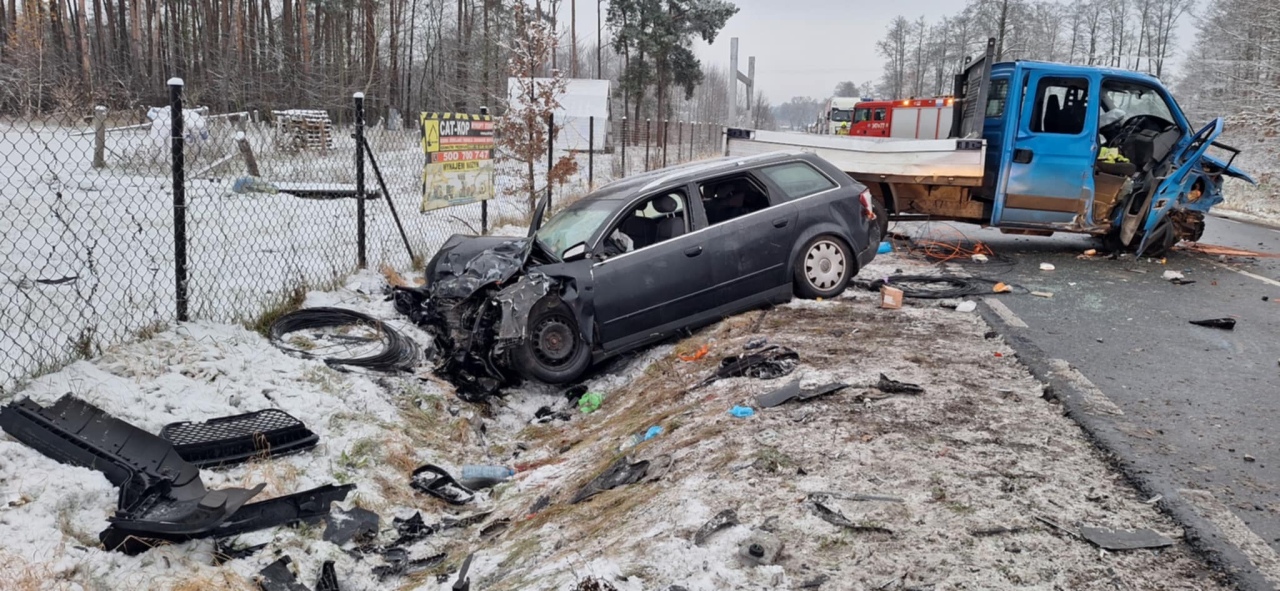 Wypadek w Zabrodziu na DK-53 [24.11.2025] - zdjęcie #12 - eOstroleka.pl