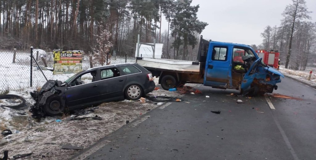 Wypadek w Zabrodziu na DK-53 [24.11.2025] - zdjęcie #11 - eOstroleka.pl