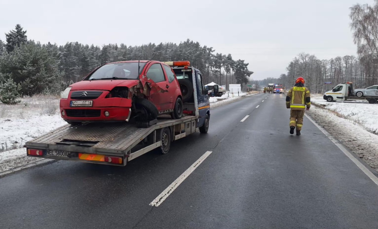 Wypadek w Zabrodziu na DK-53 [24.11.2025] - zdjęcie #6 - eOstroleka.pl
