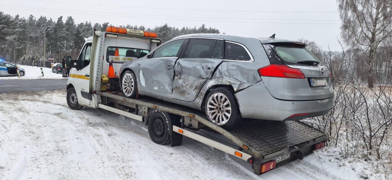 Wypadek w Zabrodziu na DK-53 [24.11.2025] - zdjęcie #4 - eOstroleka.pl