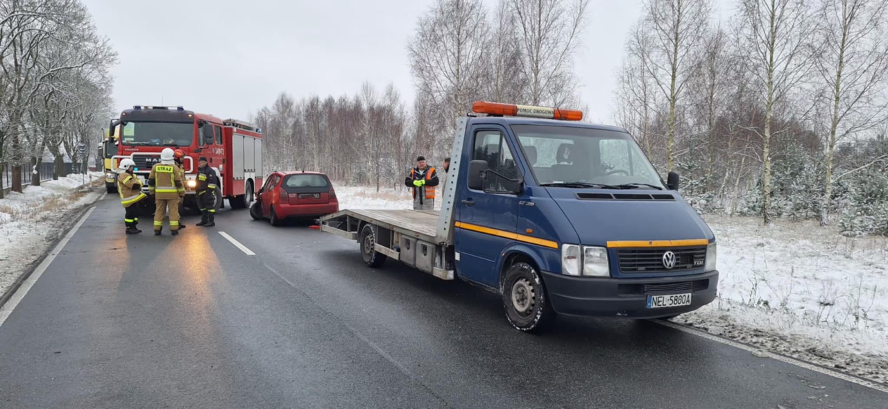 Wypadek w Zabrodziu na DK-53 [24.11.2025] - zdjęcie #2 - eOstroleka.pl