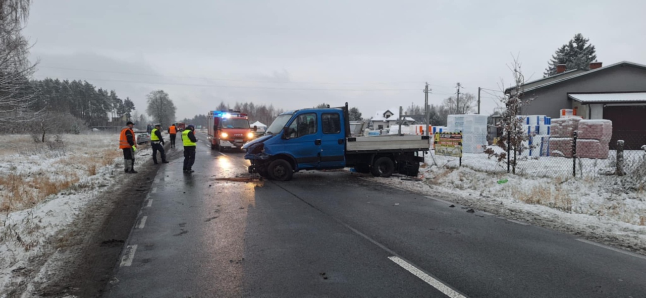 Wypadek w Zabrodziu na DK-53 [24.11.2025] - zdjęcie #13 - eOstroleka.pl