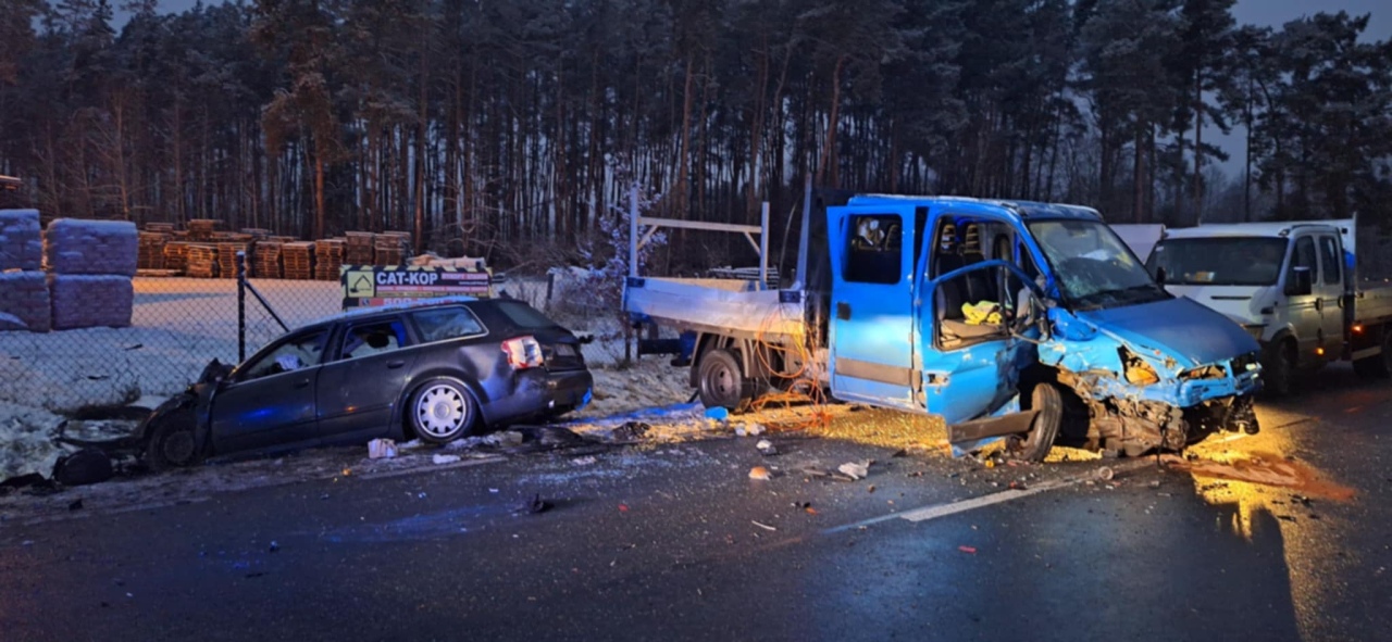 Wypadek w Zabrodziu na DK-53 [24.11.2025] - zdjęcie #1 - eOstroleka.pl