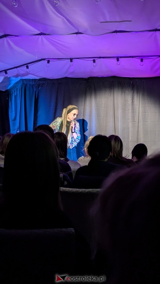 Rozbawiona Ostrołęka! Aleksandra Radomska rozgrzała publiczność w Łubudu! [23.11.2025] - zdjęcie #15 - eOstroleka.pl
