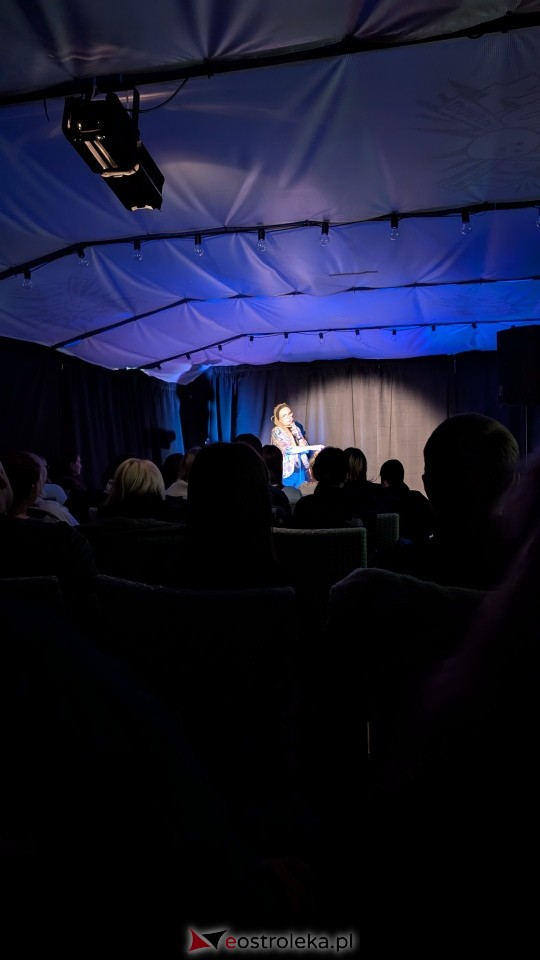 Rozbawiona Ostrołęka! Aleksandra Radomska rozgrzała publiczność w Łubudu! [23.11.2025] - zdjęcie #14 - eOstroleka.pl