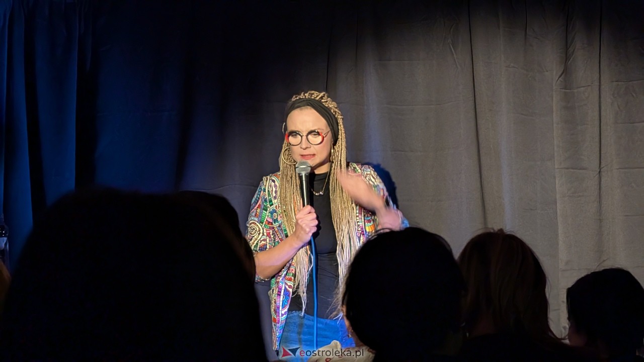 Rozbawiona Ostrołęka! Aleksandra Radomska rozgrzała publiczność w Łubudu! [23.11.2025] - zdjęcie #11 - eOstroleka.pl