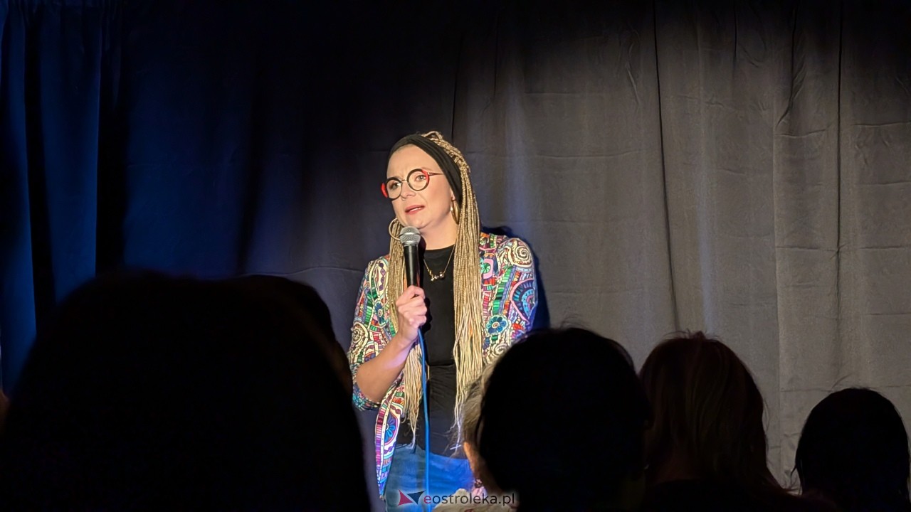 Rozbawiona Ostrołęka! Aleksandra Radomska rozgrzała publiczność w Łubudu! [23.11.2025] - zdjęcie #10 - eOstroleka.pl