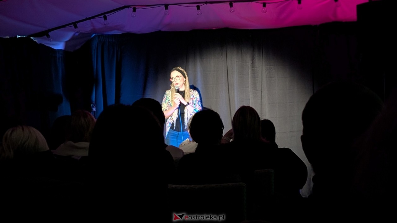Rozbawiona Ostrołęka! Aleksandra Radomska rozgrzała publiczność w Łubudu! [23.11.2025] - zdjęcie #9 - eOstroleka.pl