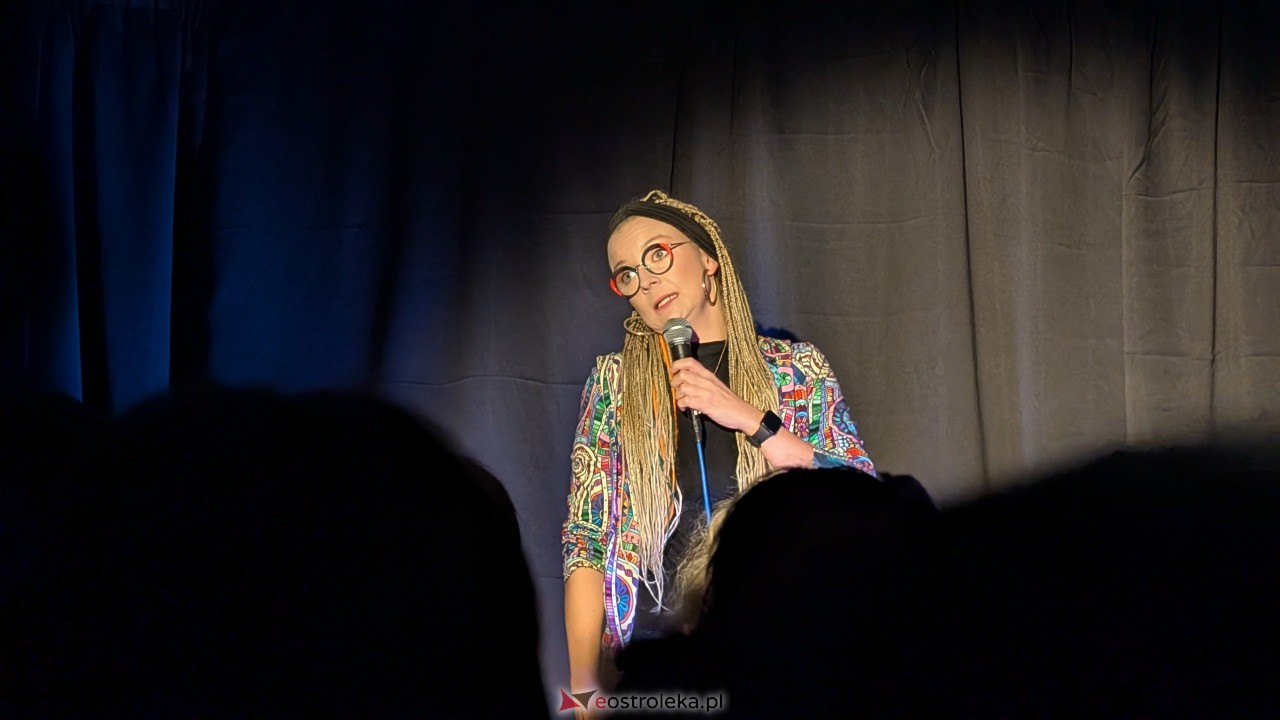 Rozbawiona Ostrołęka! Aleksandra Radomska rozgrzała publiczność w Łubudu! [23.11.2025] - zdjęcie #5 - eOstroleka.pl