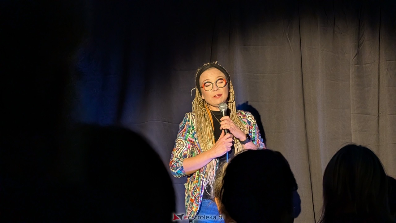 Rozbawiona Ostrołęka! Aleksandra Radomska rozgrzała publiczność w Łubudu! [23.11.2025] - zdjęcie #4 - eOstroleka.pl