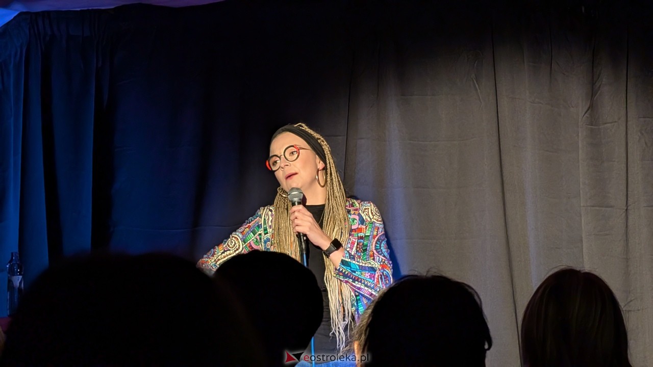 Rozbawiona Ostrołęka! Aleksandra Radomska rozgrzała publiczność w Łubudu! [23.11.2025] - zdjęcie #2 - eOstroleka.pl