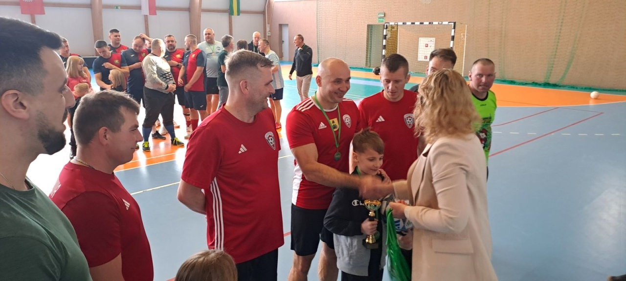 Oldboje rozgrzali Chudek! Zacięty turniej o puchar wójta rozstrzygnięty [22.11.2025] - zdjęcie #7 - eOstroleka.pl