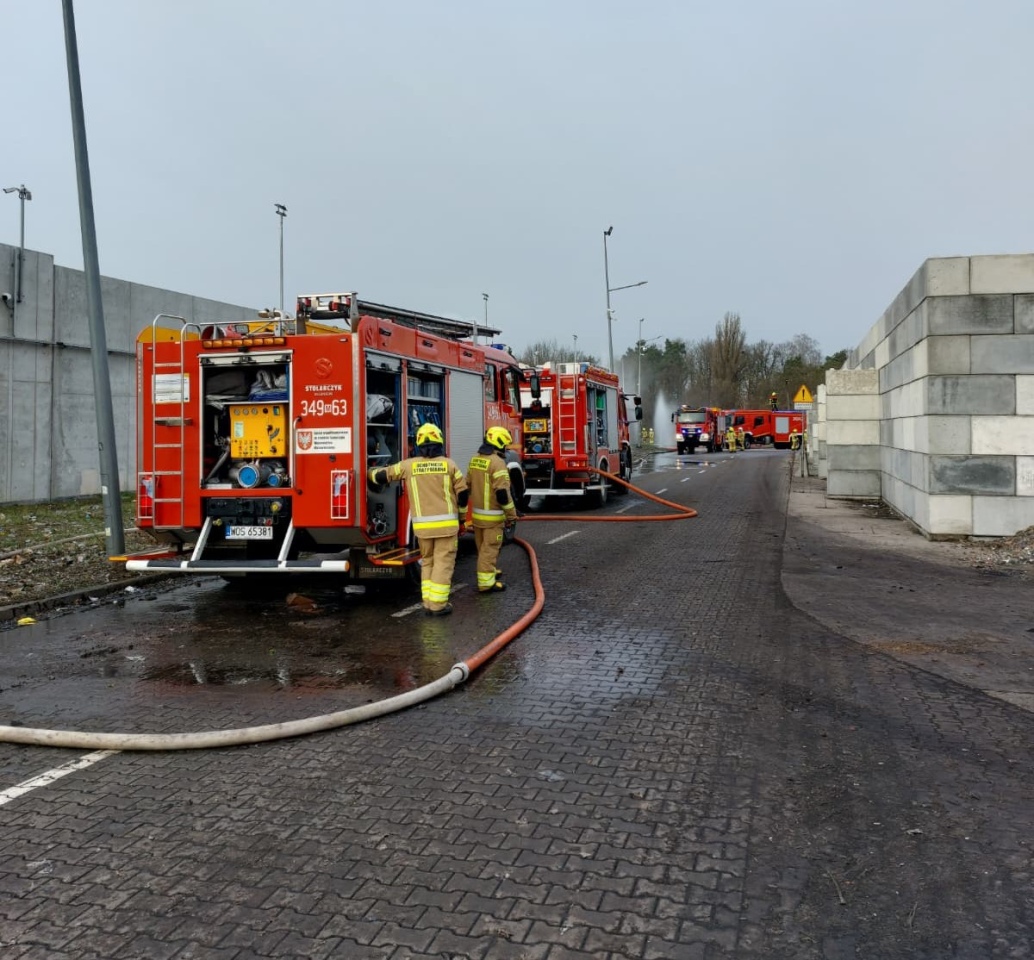 Dramat w Stora Enso! Zapłonęło 500 ton makulatury. Co robili strażacy? [19.11.2025] - zdjęcie #6 - eOstroleka.pl